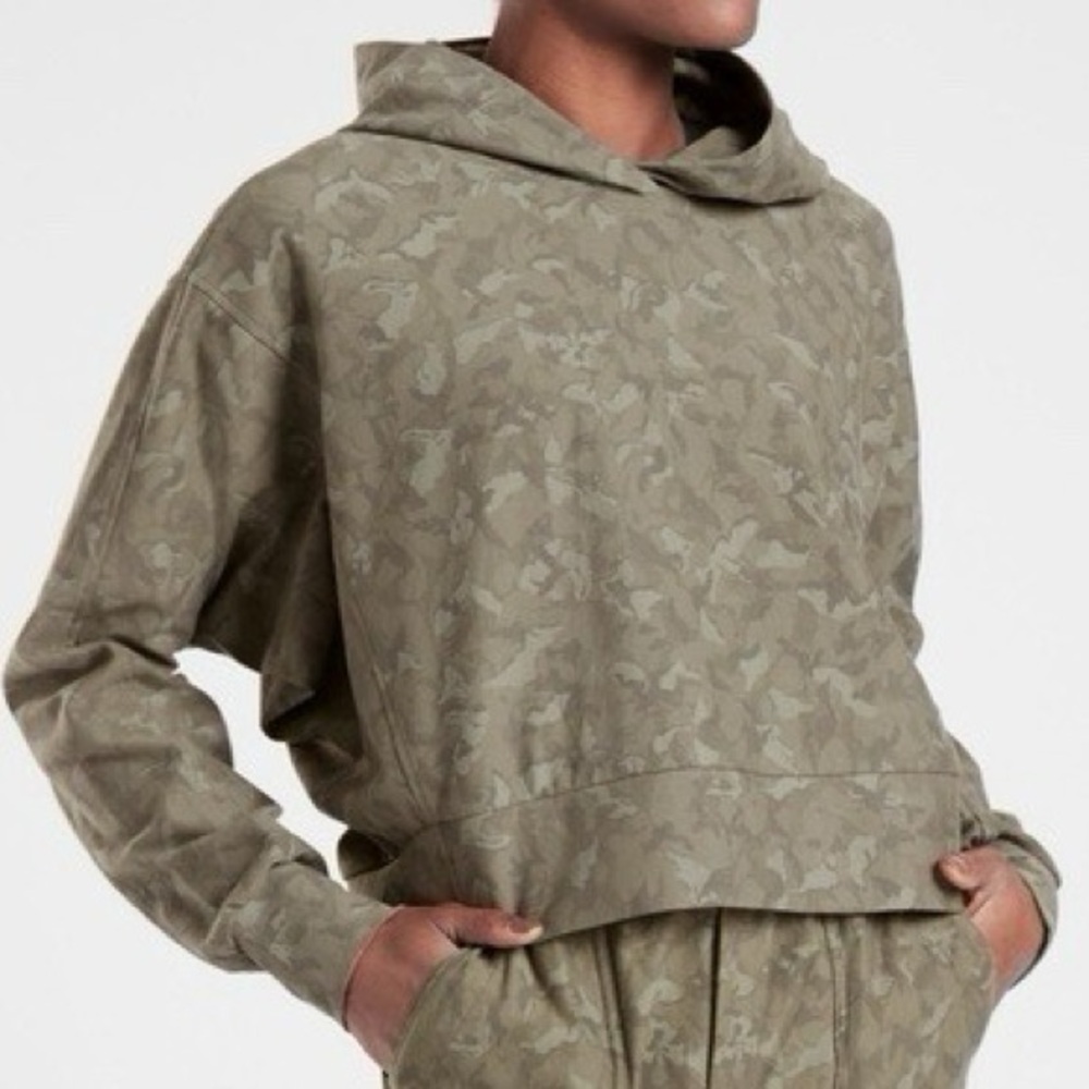 Athleta Farallon Camouflage Hooded Sweatshirt Olive Green Size Large Hoodie.  23